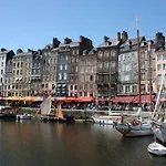 -parking Prive -la Batisse -logement De Charme -la Clef De Daire Honfleur